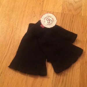 Basic black fingerless gloves